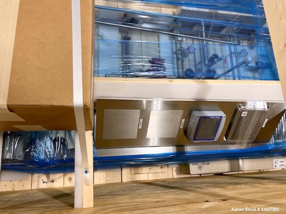 Aparatura na dolnej części zapakowanego skidu BioFlo Pro 500 L