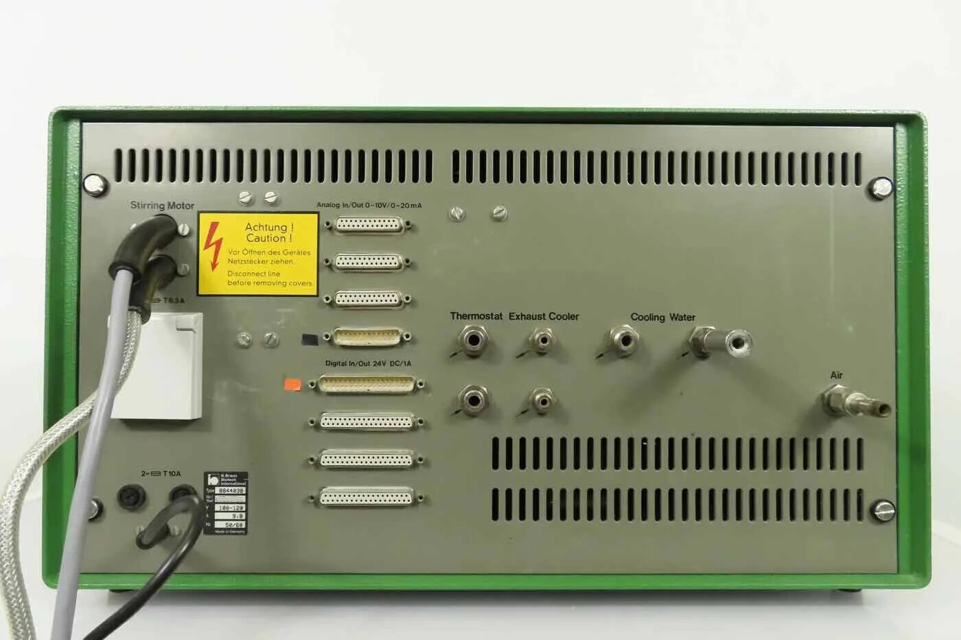 Tylny panel BIOSTAT MD typu 8844038 ze złączami szeregowymi, sygnałowymi i mediami
