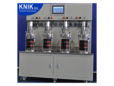 KNIKBIO GC-4 Parallel Mini Bioreactor — fotografia lub widok przypisany przez producenta do tej karty/rodziny.
